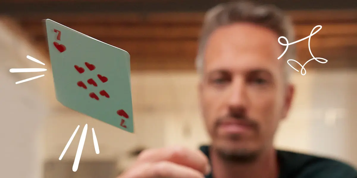 Jogador desistindo no river contra uma grande aposta em um ring game de microstakes